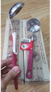 VÁ (MUÔI) INOX CÁN ĐỎ CÓ LỔ VÀ KHÔNG LỔ 2.2 - 105223 + 105406