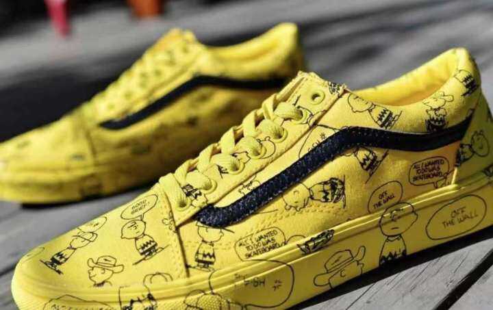 Vans old hotsell skool snoopy yellow