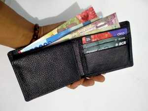 Dompet Kulit Pria Terbaik 2022: Tips & Rekomendasi