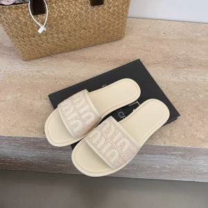 Aqrau 【50%OFF🔥🔥】รองเท้าแตะผู้หญิง สไตล์ฝรั่งเศส ไฮเอนด์ ใส่เที่ยวกลางแจ้งในฤดูร้อน รองเท้าแตะชายหาดพื้นนุ่มไฮเอนด์ รองเท้าแตะแบบหนีบ