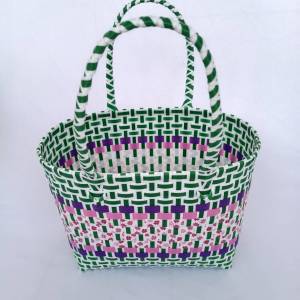 กระเป๋าถือเส้นสานพลาสติก ลาย3เลน ขนาดเล็ก กว้าง13ยาว25สูง20 CMขอบปากกระเป๋า