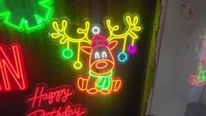 ป้ายนีออนอะคริลิคสุขสันต์วันคริสต์มาสที่ปรับแต่งได้สำหรับตกแต่งงานปาร์ตี้กลางแจ้ง