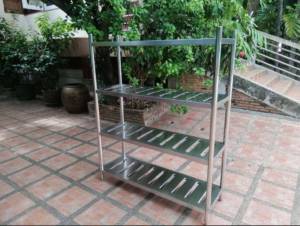 ชั้นวางของ ชั้นวางสแตนเลส แบบเจาะร่องและแบบแผ่นทึบ 4 ชั้น แข็งแรง ขาปรับระดับได้ ชั้นวางในครัว ชั้นวางเตา ชั้นวางไมโครเวฟ ชั้นวาง มีเจาะร่องน้ำไหล