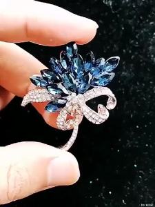 Fashionable Korean-style floral bouquet brooch with diamonds simple and luxurious accessory for womens clothing brooch pin for shawls and scarves