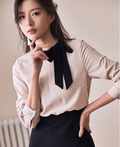 Đầm liền chân váy đen trên trắng cổ cột nơ đen