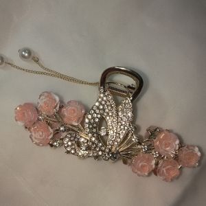 LIVING HOME Jepit Rambut Kupu Kupu Korea Bahan Alloy Korean Premium Korea Buttrfly Jepit Rambut Cantik 12 cm Motif Bunga Mawar Jumbo Logam Impor Mutiara Besar Wanita Elegann High Quality