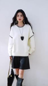 2025 New autumn and winter black and white color-blocking round neck sweater    Korean Style Simple Versatile Loose Lazy Style Knitted Sweater