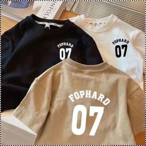 เสื้อผ้า ระบายอากาศได้ดีและสะดวกสบาย พิมพ์ตัวอักษร เสื้อยืด เสื้อชั้นใน มีหลายสีให้เลือก