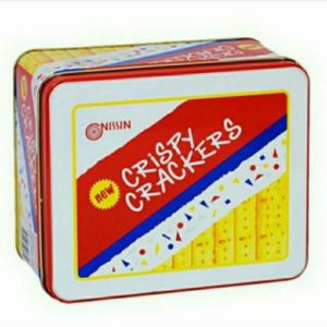 Nissin Crispy Crackers  Kemasan kaleng 750g.