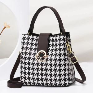 Calviero Collection G2961 TAS SELEMPANG FASHION SLINGBAG BUCKET IMPORT MOTIF HOUND STOOTH 1KG MUAT 2PCS