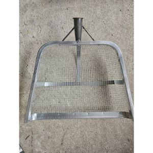 Xẻng lưới sàng rất tiện dụng cho nhà nông chất liệu thép rất bền. hàng chính hãng GUMBO