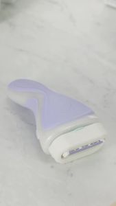 Dao cạo râu Schick Intuition Pure dành cho phụ nữ 1 Dao cạo & 2 Lưỡi dao cạo thay thế Intuition với bơ cacao hữu cơ