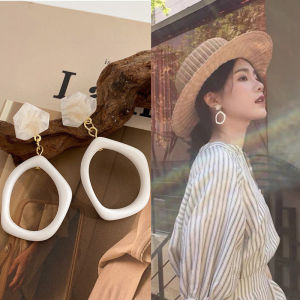 good 999 18K GOLD Fashion white Geometric design sense earrings ES63663