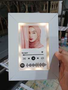 LED Lampu Gift Ultah Bingkai Kaca Custom Musik