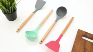 Spatula Silicone Utensil Gagang Kayu Tahan Panas / Sodet Silicon Anti Leleh