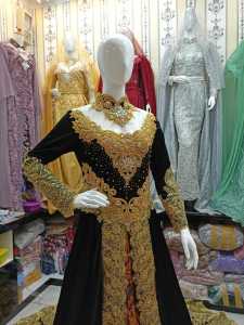 Gaun Pengantin Beludru Adat Jawa
