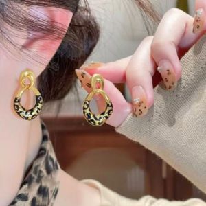 Fashionable Ring Gift 复古港风几何不规则滴油撞色豹纹耳钉轻奢百搭高级感气质耳饰耳环