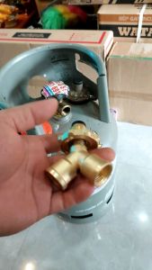 Y đồng chia 2 van gas một lúc sử dụng 1 bình xám