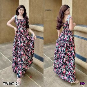 B19710 เดรสยาว สายผูกไหล่ สม็อครอบอก Long dress shoulder straps smocked around the chest.