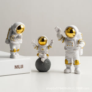 Creative astronaut embraces starry sky Bluetooth speaker dreamy galaxy painted wireless Bluetooth speaker desktop night light subwoofer LED ambient light speaker romantic astronaut gift