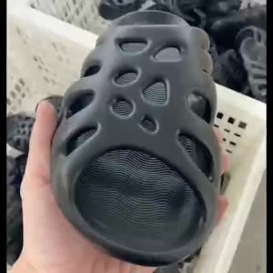 [Free Shipping] Couples Slippers Womens Summer New Korean-Style Fashionable Outdoor Clogs Casual Thick-Soled Sandals Trendy Mens Style.