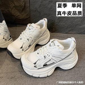 Giày tăng chiều cao cho phụ nữ giá khuyến mãi mùa xuân hè 2024 Giày thể thao thời trang mới đế dày retro thoáng khí lưới nhẹ