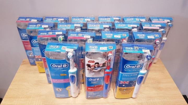 B%C3%A0n%20ch%E1%BA%A3i%20%C4%91%C3%A1nh%20r%C4%83ng%20%C4%91i%E1%BB%87n%20Oral-B%20Vitality%20Plus%20-%20Image%202