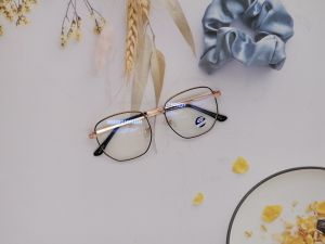 แว่นตากรองแสงสีฟ้าถนอมสายตา แถมกล่องพร้อมสายคล้อง รุ่น-8915A