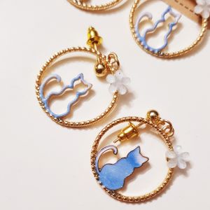 Khuyên Tai Ghim Họa Tiết Tròn Chú Mèo và Hoa