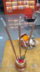 Gỗ đàn hương tự nhiên Wanliyuan 50-60 Cm 3 Nhựa trầm hương sáu sáu mịn nổi cho thờ cúng tại nhà cúng nhang trong nhà