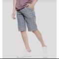 Celana Pendek Pria Gaya Casual Motif Tartan Garis Nyaman Pinggang Reguler. 