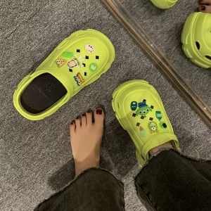 LHFriday ใหม่สุดของทางร้าน รองเท้าแตะหัวโต รองเท้าดีไซน์ฮิตสุดของทางร้าน วัสดุสวมใส่สบายเท้า แถมไปพร้อมตัวติดการ์ตูนแสนน่ารัก มิกซ์แอนด์แมทช์ได้หลายสไตล์ ห้ามพลาด