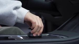 Strong magnetic universal car phone holder - 360° rotating and adjustable foldable suitable for dashboards windshields and other mounting methods