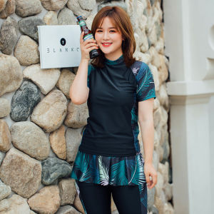 ชุดว่ายน้ำคนอ้วน ชุดว่ายน้ำไซส์ใหญ่ (สีเขียวดำ+แต่งผ้าพิมพ์ใบไม้สีเขียว) เสื้อแขนสั้น+กางเกงขา7ส่วน+กระโปรงคลุมสะโพก ใส่กันแดด กัน UV ได้