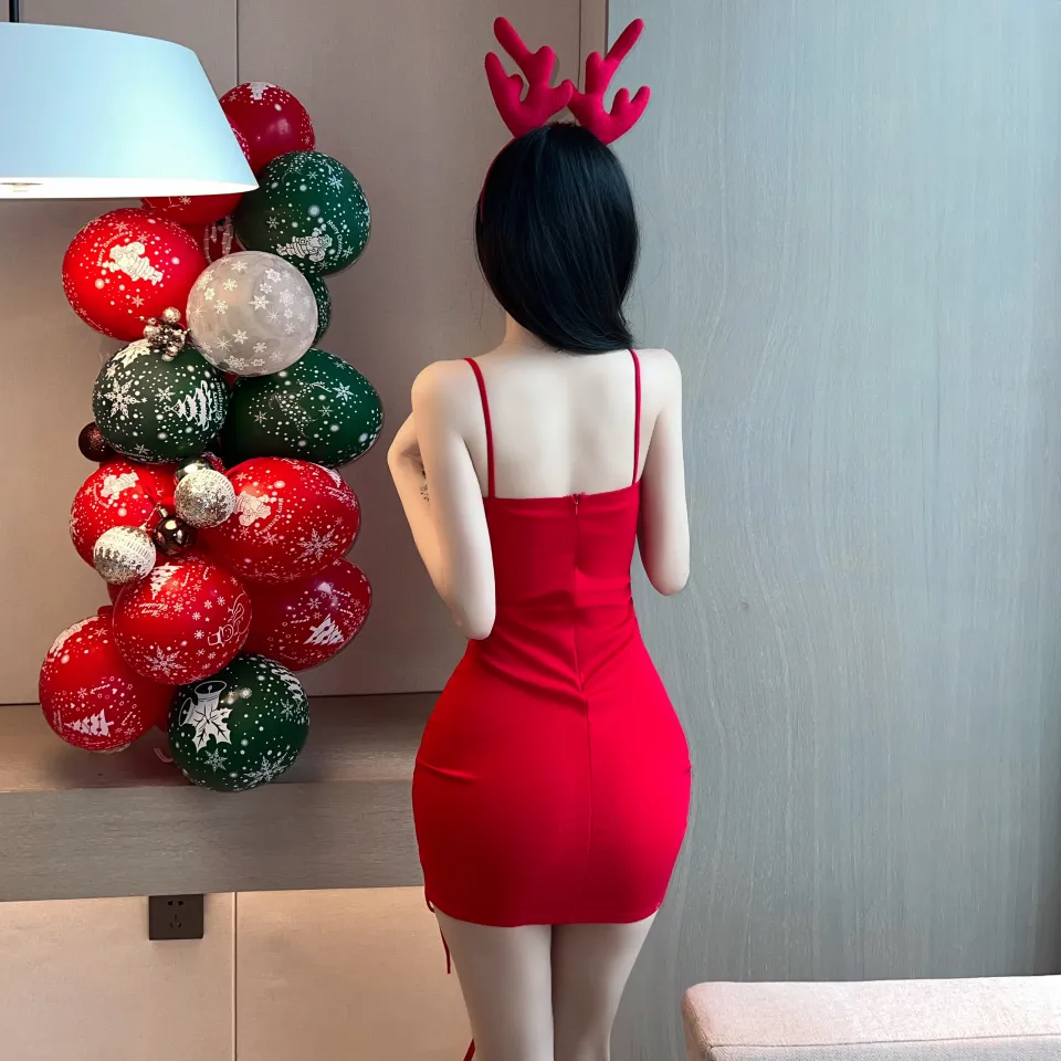 Hot chicks in hot sale christmas outfits