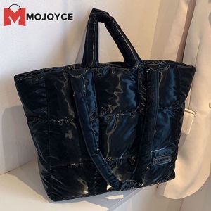MOJOYCE Women Leisure Handbag Large Capacity Soft Square Bag Zipper Female Commuting Bag