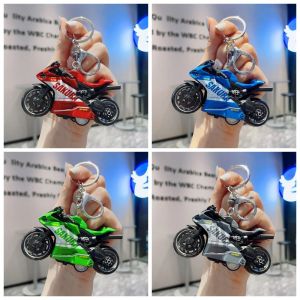 NEEUJ โลหะผสมอัลลอยด์ พวงกุญแจรถมอเตอร์ไซด์ ขยับได้ ดึงรถกลับ พวงกุญแจรถจักรยานยนต์จำลอง การศึกษาเพื่อการศึกษา หัวรถจักรการเคลื่อนที่ จี้ลานรถจักรยานยนต์ขนาดเล็ก เด็กผู้ชายเด็กผู้ชาย