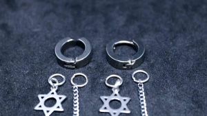 VIRAL Anting Bintang Hexagram Rantai Tmbak Titanium steel / Anting Pria Wanita Gantungan Piercing Xuping / anting tindik Korea / anting jepit Korea / anting jepit pria / ICH PIERCING