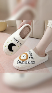 รองเท้าแตะใส่ในบ้านและตลกแปลกใหม่ของผู้หญิงสำหรับผู้ชายและเด็กผู้หญิงรูปนาฬิกาพระจันทร์นุ่มสบายในร่มกลางแจ้งรองเท้าแตะขนปุยของขวัญสำหรับผู้หญิง