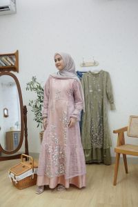 HANA DRESS SET OUTER BAHAN SATIN MIX CHANTILY DAN TILE GARDEN SIZE M L XL XXL LD 100-120 CM BAJU KONDANGAN PESTA GAMIS MUSLIM WANITA