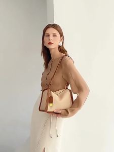 2026 Beg Ketiak Kulit Asli Berwarna-warni Model Baru untuk Wanita Beg Bantal Berwarna Kontras Gaya Retro Beg Bahu dan Silang Berkapasiti Besar untuk Wanita yang Sering Berulang-alik.