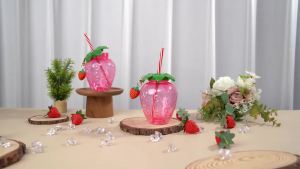 HOMSFOU Strawberry Plastic Cups with Straws 17Oz Portable Cute Drinking Glasses for Summer Parties Milk Tea Girls Birthday and Home Decoration
