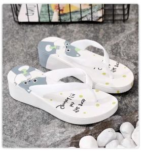 ส่งเร็วพิเศษ! รองเท้าแตะพื้นหนา รองเท้าแตะแฟชั่น รองเท้าแตะลำลอง ส้นสูง 4 ซม. ลายการ์ตูน วัสดุ PVC ยืดหยุ่นสูง ไซส์ 36-40