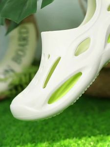 Non-Slip Perforated Shoes for Men New Summer Thick-Soled Sandals Mens Sports Outdoor Wear-Resistant Beach Slippers