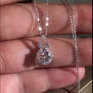 Popular 2 Carat Moissanite Gourd Pendant Classic Four-Prong Round Diamond-Studded Necklace Clavicle Chain for Women