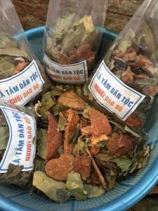 Lá tắm dân tộc dao đỏ lá tắm sau sinh (gói 1kg) dùng cho phụ nữ sau sinh người mới ốm dậy suy nhược cơ thể