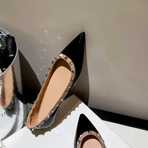 Free Shipping [Top Version] WomenS Patent Leather Pointed-Toe Flat Shoes With Rivets Versatile Soft-Soled Loafers Shallow-Toe Commuter Shoes Elegant Rivet Flats