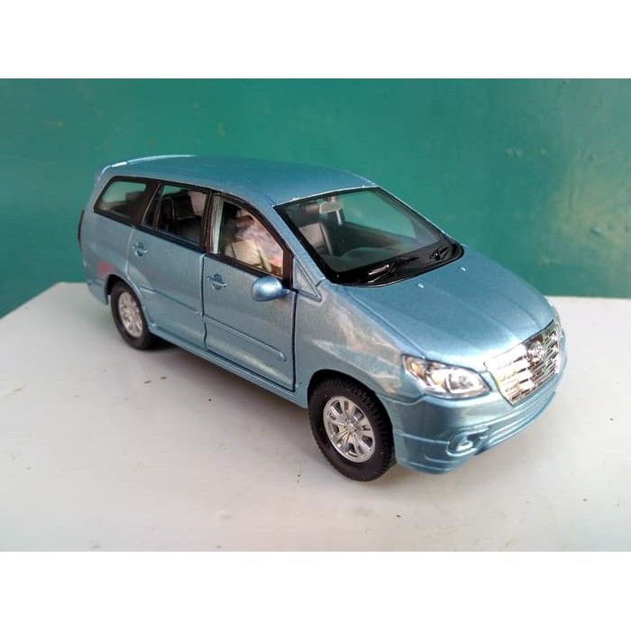 Diecast Miniatur Toyota Innova Toy Car 1:32 Toyota MPV KIJANG