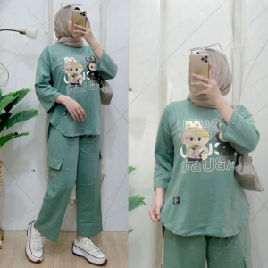 One Set Wanita Viral Jumbo Labubu Set Bahan Kaos Katun Combed 24s Aplikasi Sablon Premium Ukuran M L  XL XXL 3XL LD 100-130 CM Setelan Jumbo Kekinian Outfit Casual Remaja Warna Mauve Caramel Navy Green Sage Blue Bisa Beli Terpisah