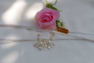 Hijabnur 1 - Sepasang Anting hijab Bunga  dengan Mutiara - Anting Klip Gaya Korea Handmade